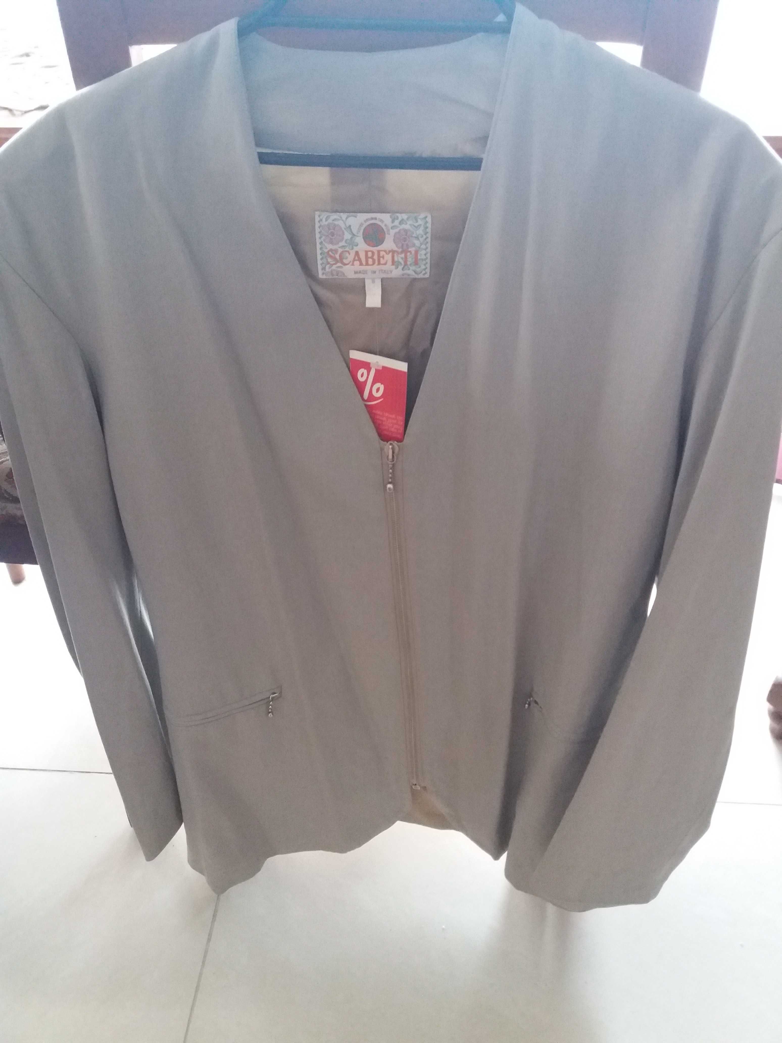 haina de dama  noua ,gri-bej, scurta , usoara ,marime 48-50 ,70 lei