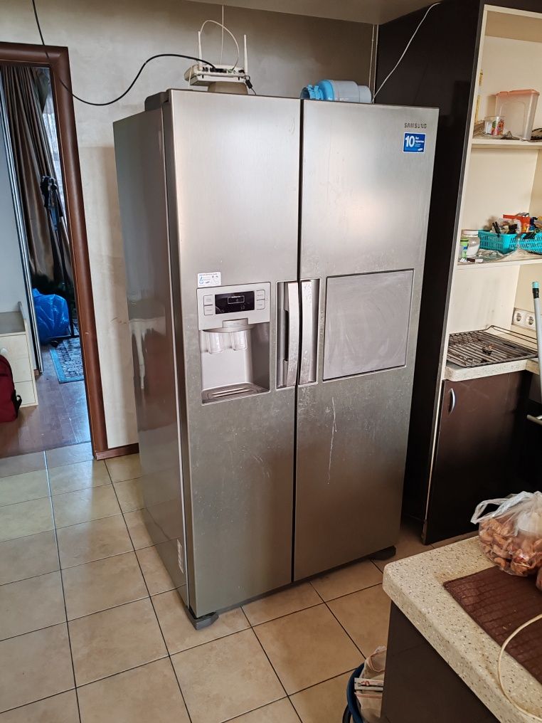 Огромный холодильник Самсунг