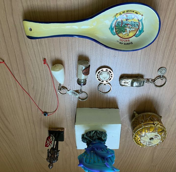 Swarovski - 2 броя калъфи и различни сувенири лот за 40 лв.