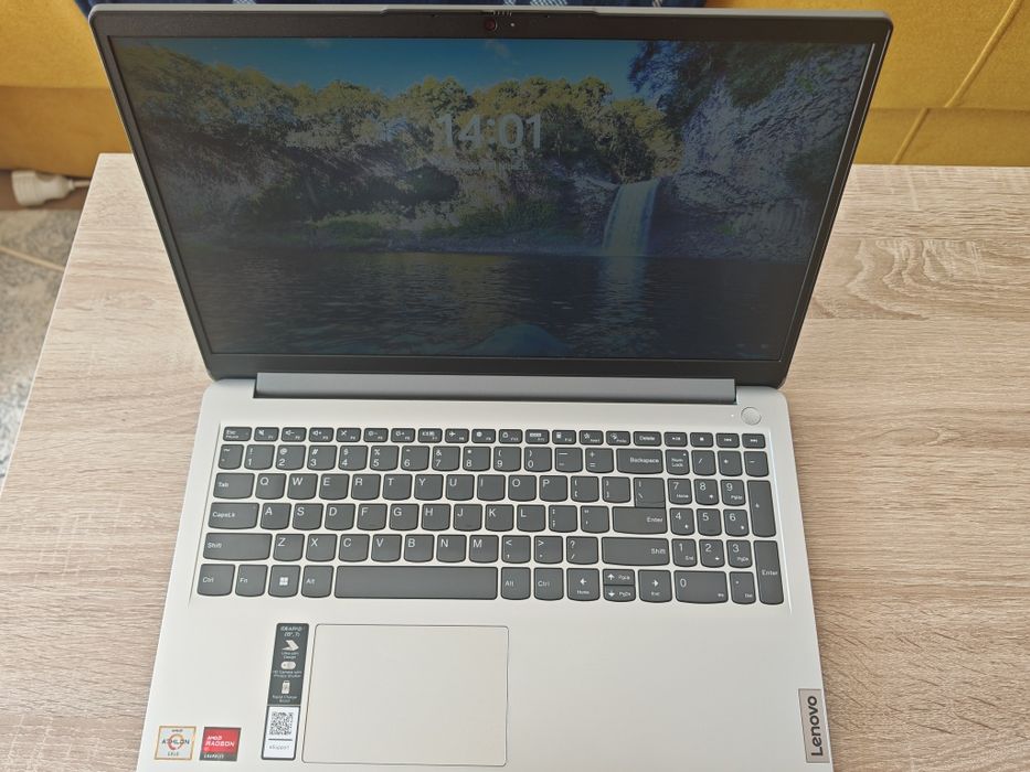 Vând laptop Lenovo