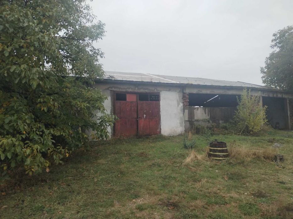 Сгради в промишлена зона в регулация