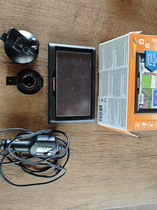 Навигация Garmin nuvi 5 lmt с карта на Европа с безплатно обновяване