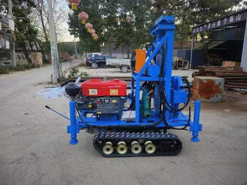 Masina de foraj diesel 25 cp pe senile , 100m prajina , 6 sape incluse