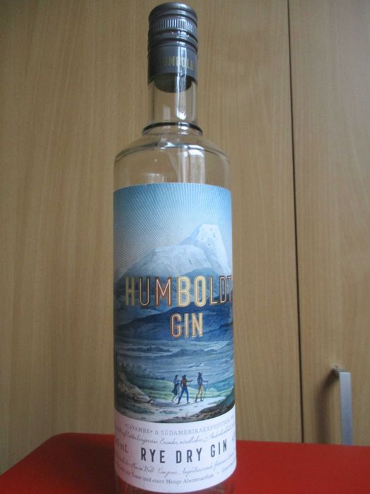 Колекция от стъклени бутилки (уиски и др.)