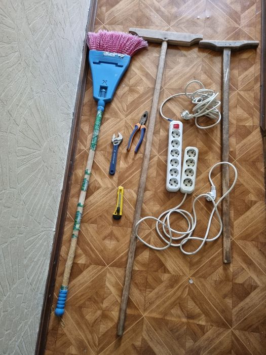 Удлинители, швабры, веник,разводной ключ,плоскокубцы