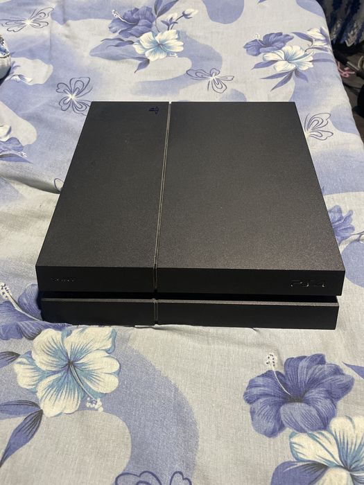 Vand ps4 cu 2 controlere