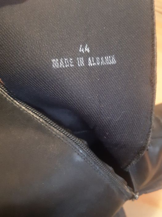 Bocanci bărbătești mărimea 44 .