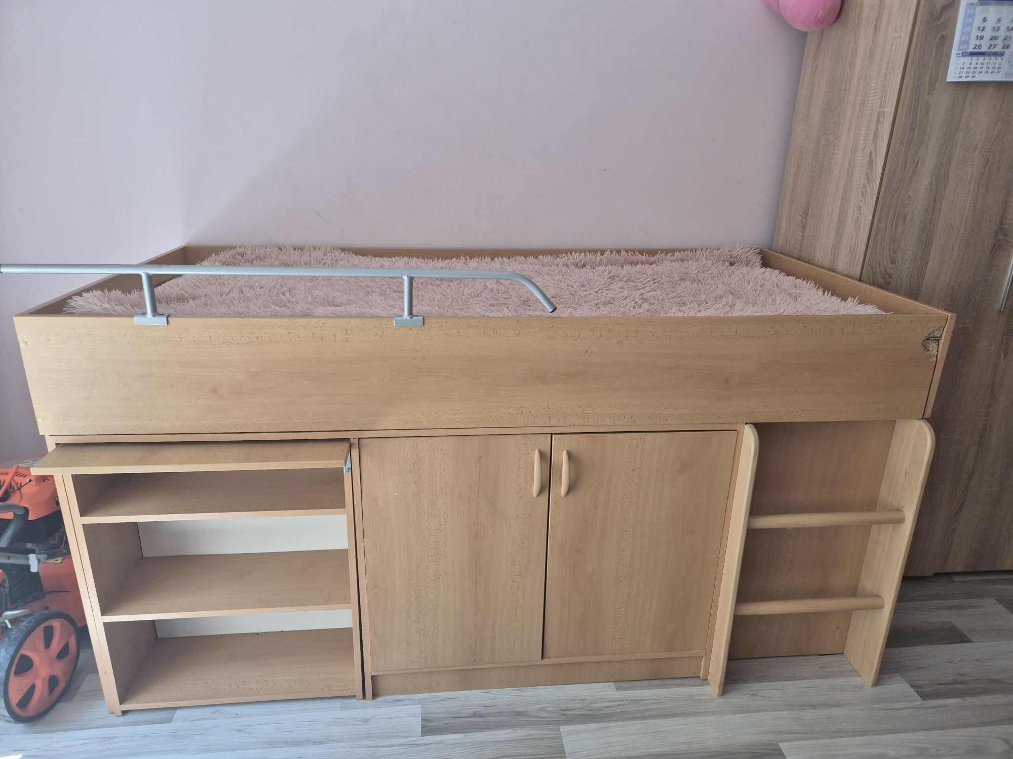 Детско легло с бюро