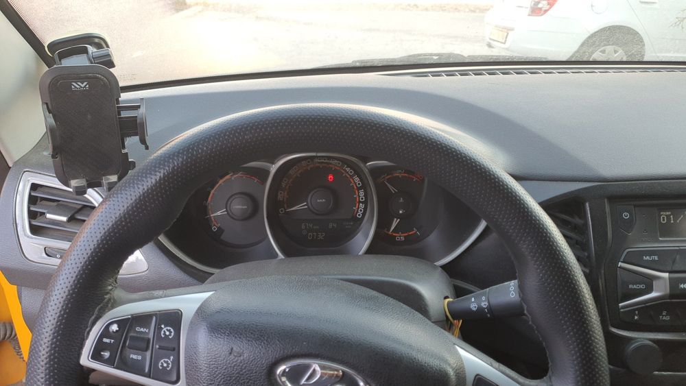 Lada Vesta sotiladi.