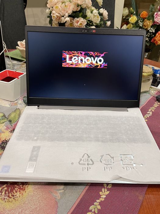 Чисто нов лаптоп Lenovo