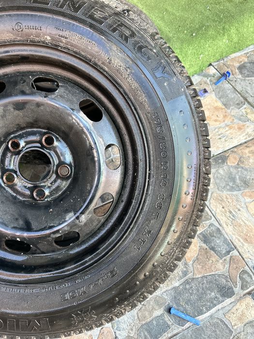 2 Броя зимни гуми