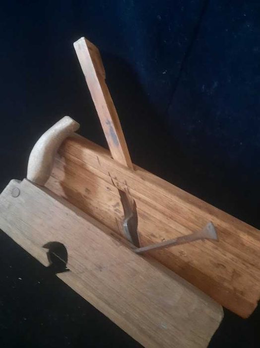 rindea din lemn pentru caneluri