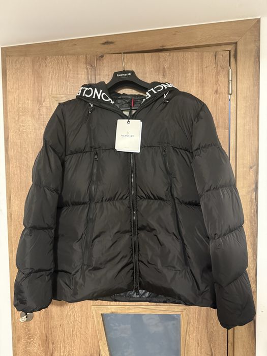 Ватирано яке с качулка Moncler Montcla размер 5/xl-xxl мъжки