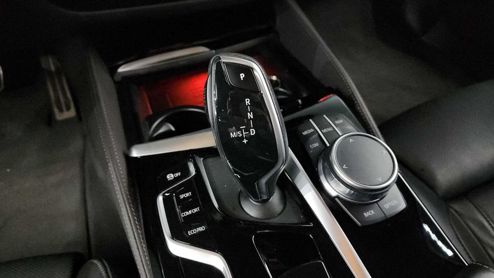 BMW 5-Series 523d M Sport   22