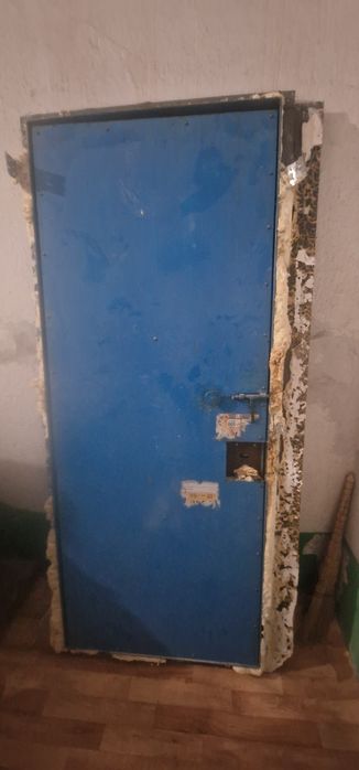 продам железную дверь