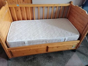 Дървено детско легло с матрак
