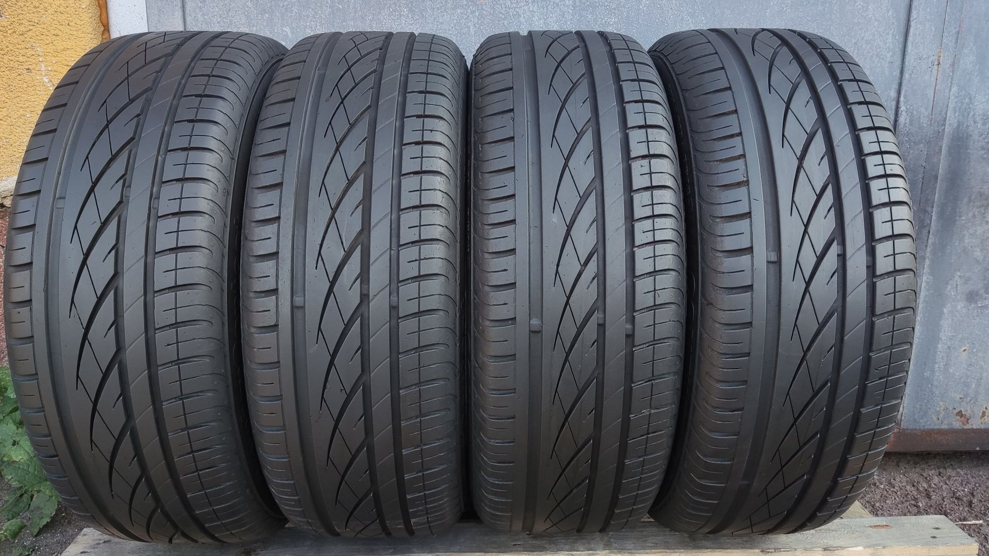 4бр. летни гуми 195/55/16 Continental Premium Contact 
dot21
7mm
Много