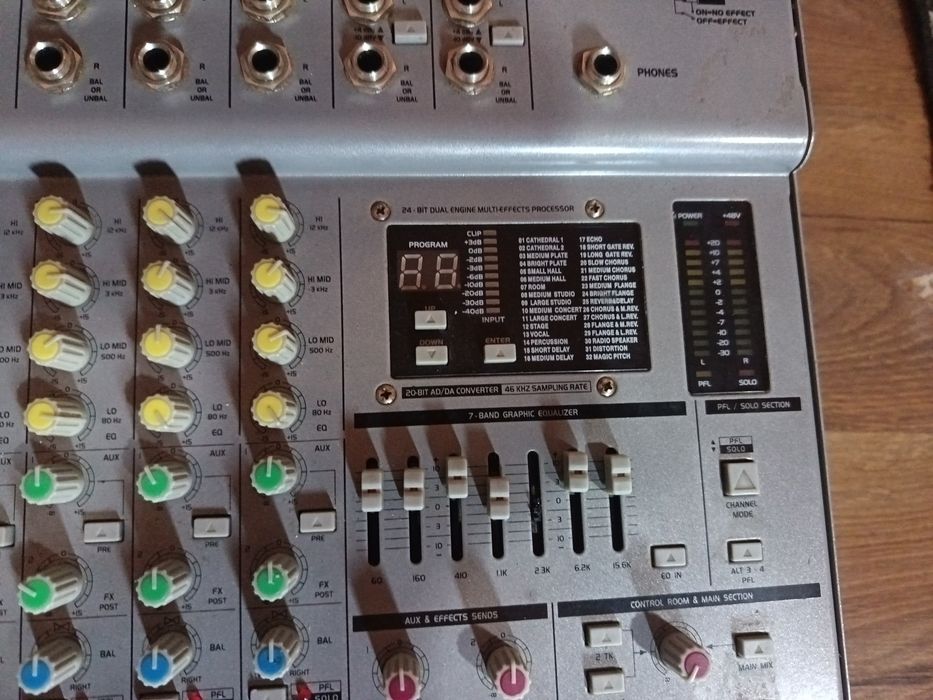 Vând mixer activ 2x500w