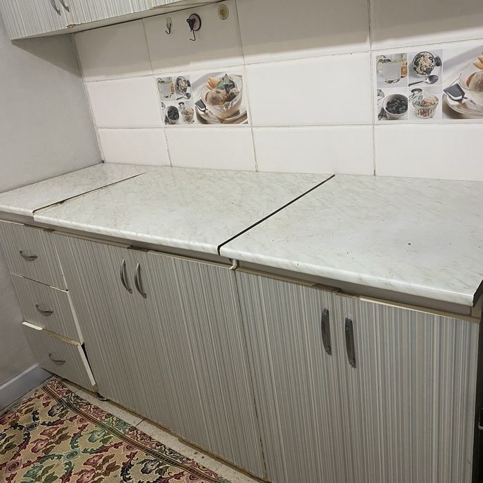 Кухонный мебель.Деревянные полки