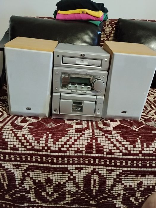 Vând doua combine muzicale JVC ux p3r Japan