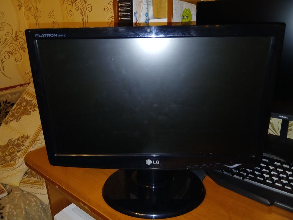 Монитор LG Flatron W1943C
