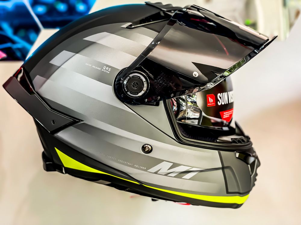 Casca Moto MT Thunder 4 Treads Galben Fluo Mat