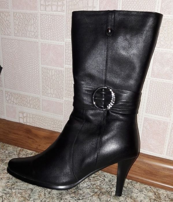 Продам женские сапоги