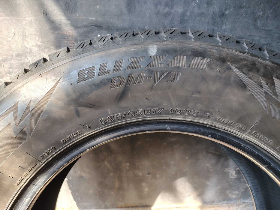 4бр.зимни гуми BRIDGESTONE 235 65 17 DOT22 цена за брой