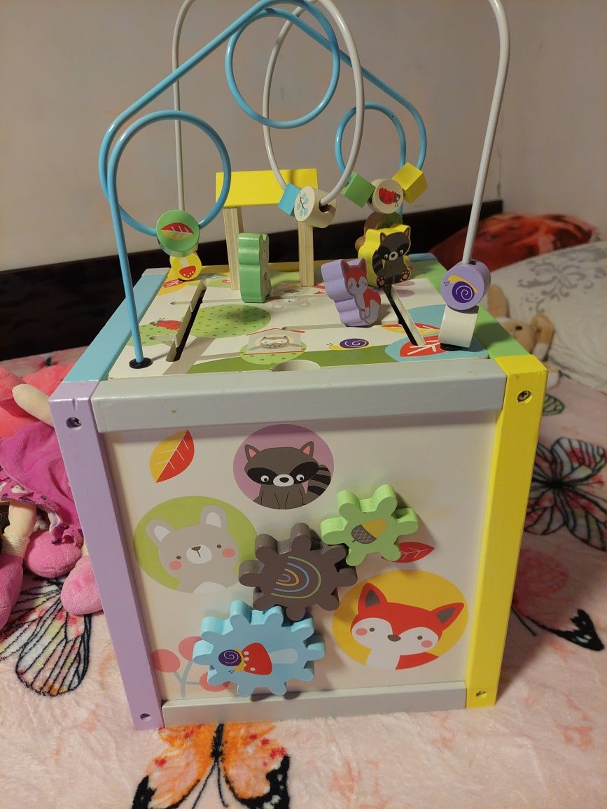 Vând cub activități varianta mare 30/30 cm ofer cadou cuburi moi bebe.