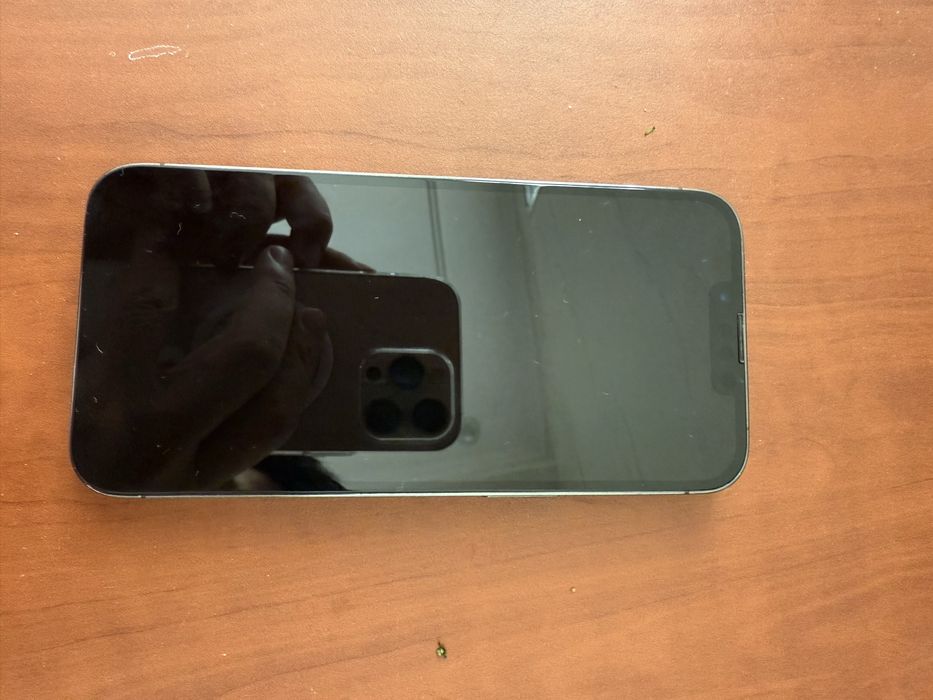 Iphone 13pro holati zor orginal ekran qoyilgan 380$