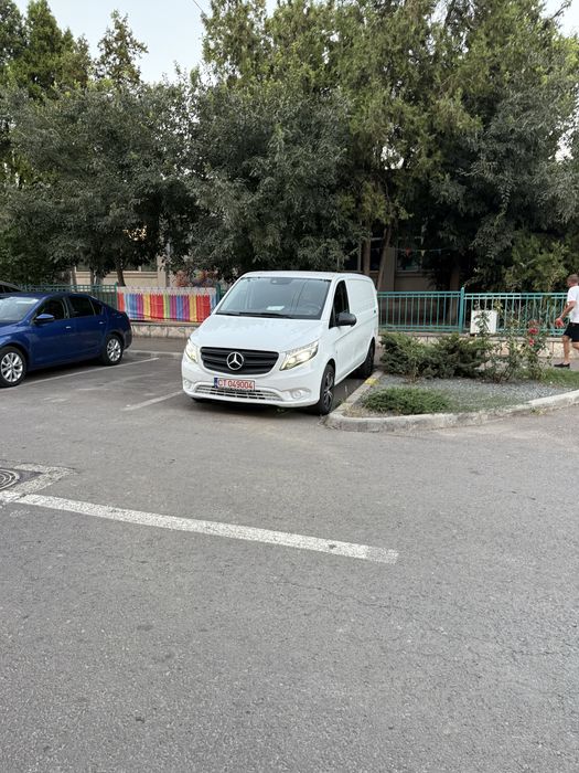 Proprietar Vito 2021 52000km farLED distronic,line assist,camera,navi,