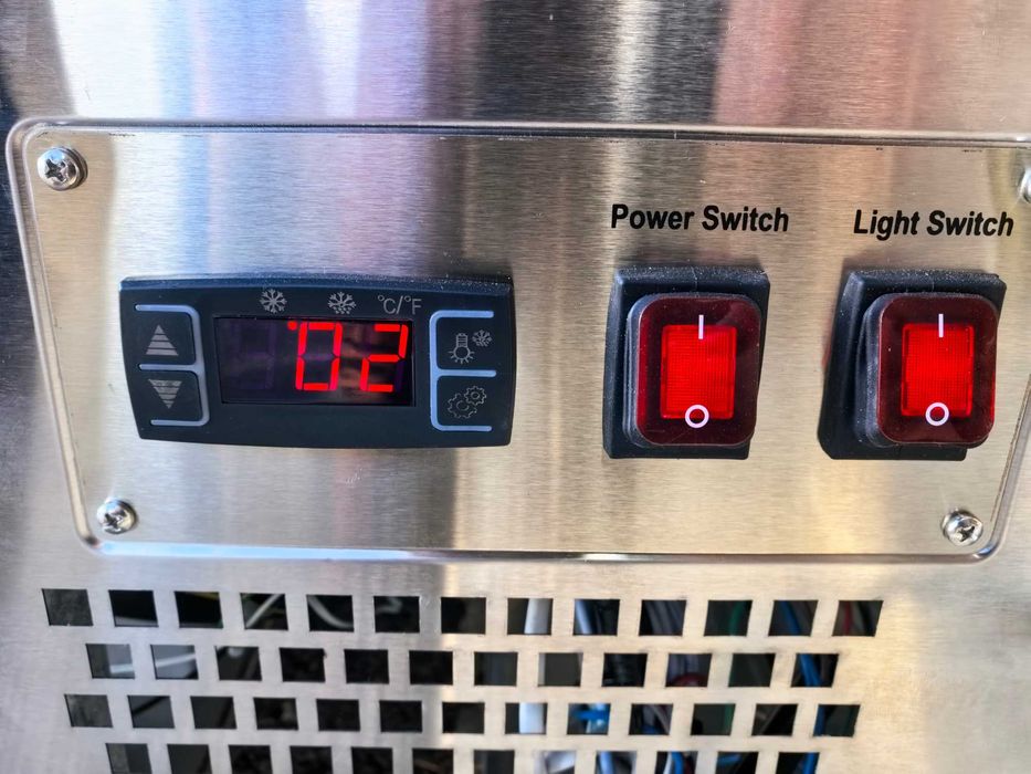 Хладилна витрина вертикална 489литра, CW-500-2