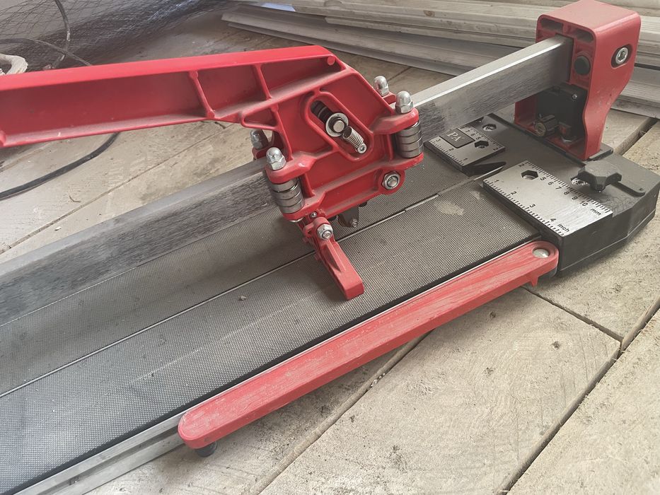 Плиткорез сотилади