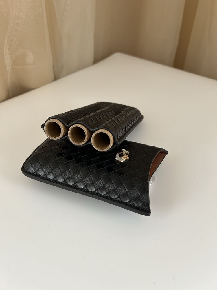 Черен кожен калъф Cohiba за 3 пури с джоб за резачка – подаръчна кутия