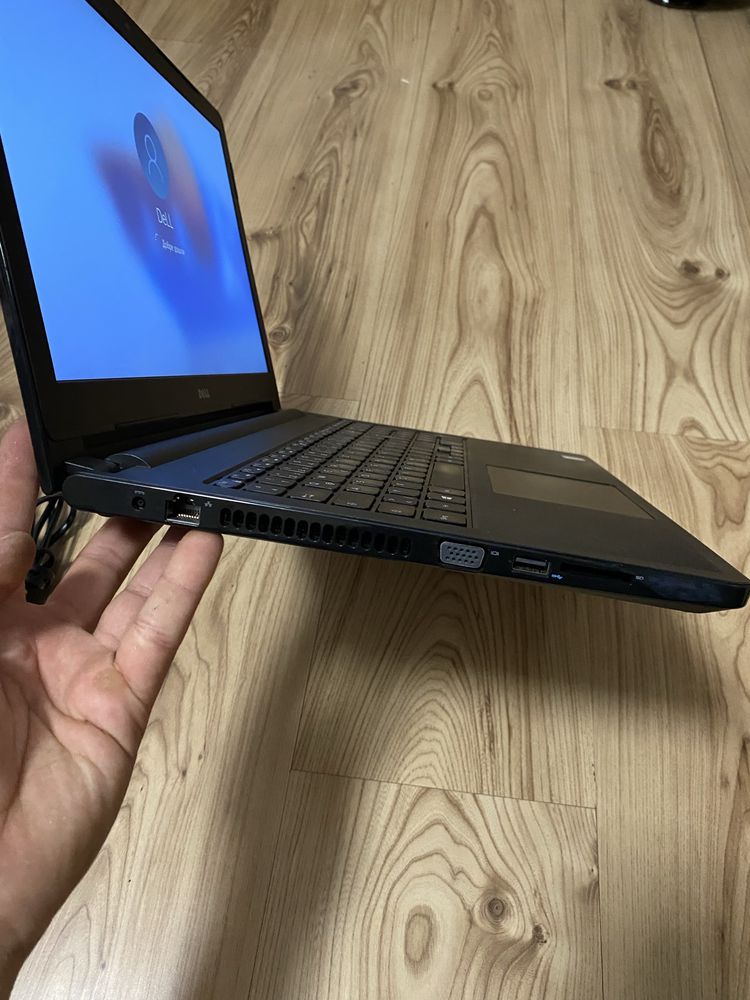 Лаптоп Dell 15,6" intel