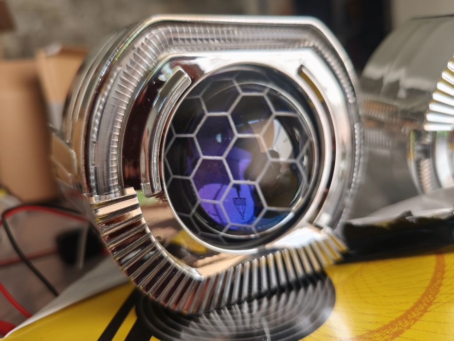 Bulbi angel eyes honeycomb xenon tip proiector. Cadou sealant