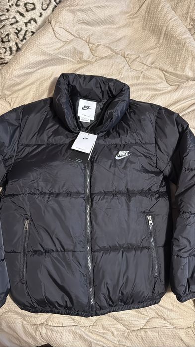 Nike дамско яке S размер.