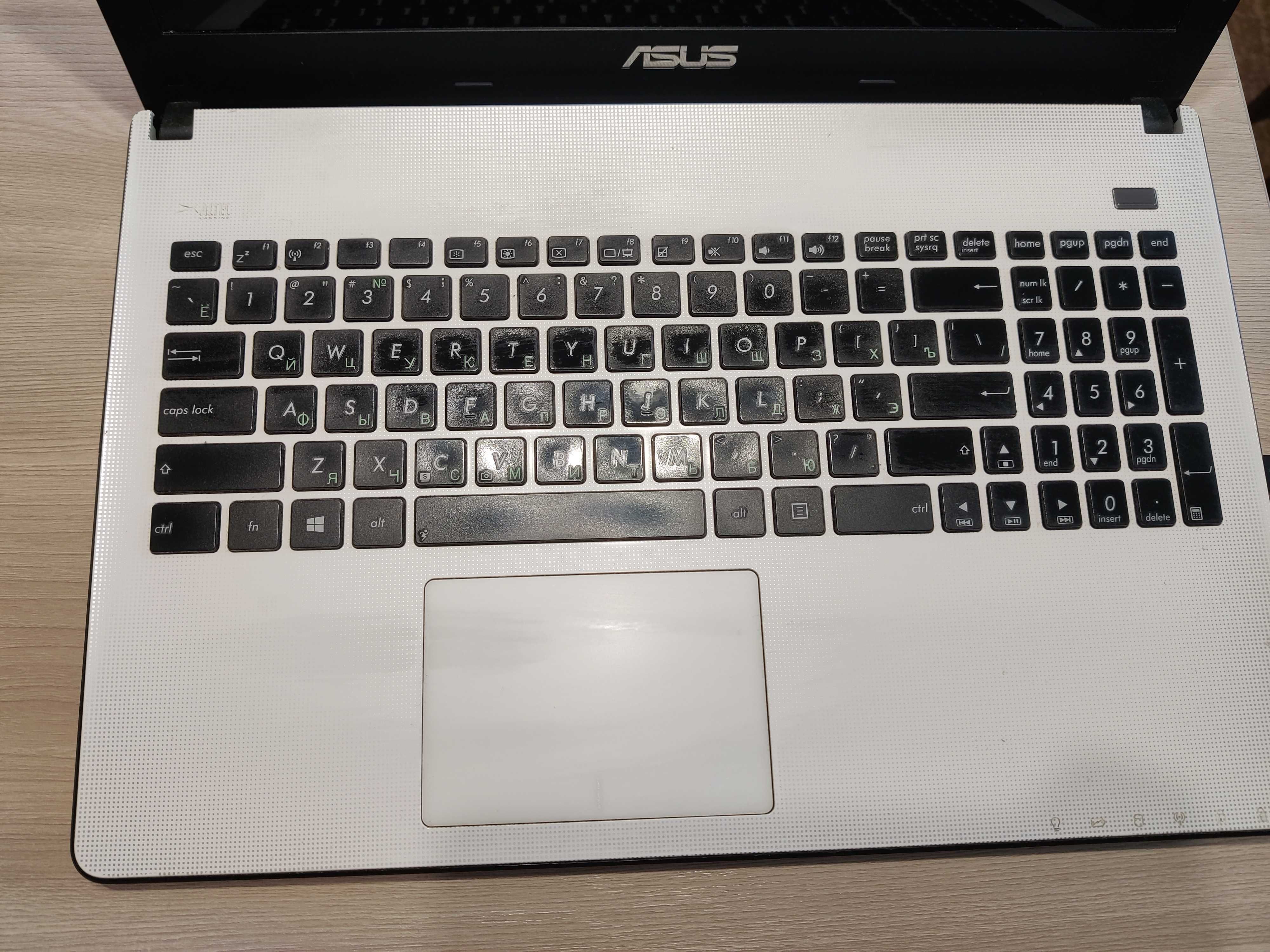 Ноутбук ASUS X501A (белый)
