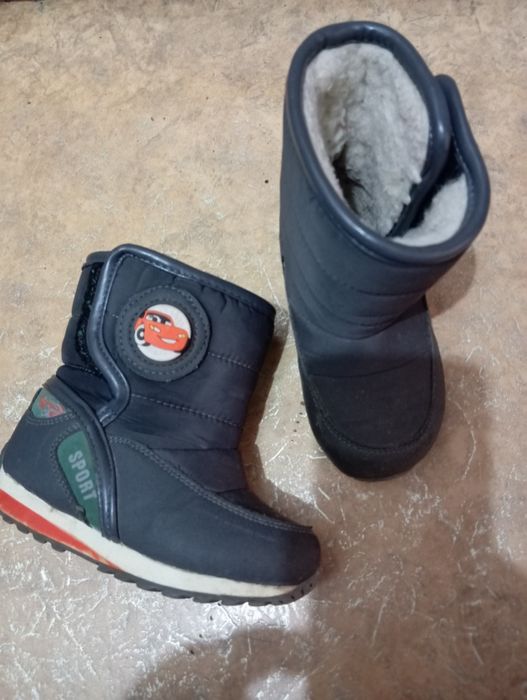 Продам детские сапожки зимние