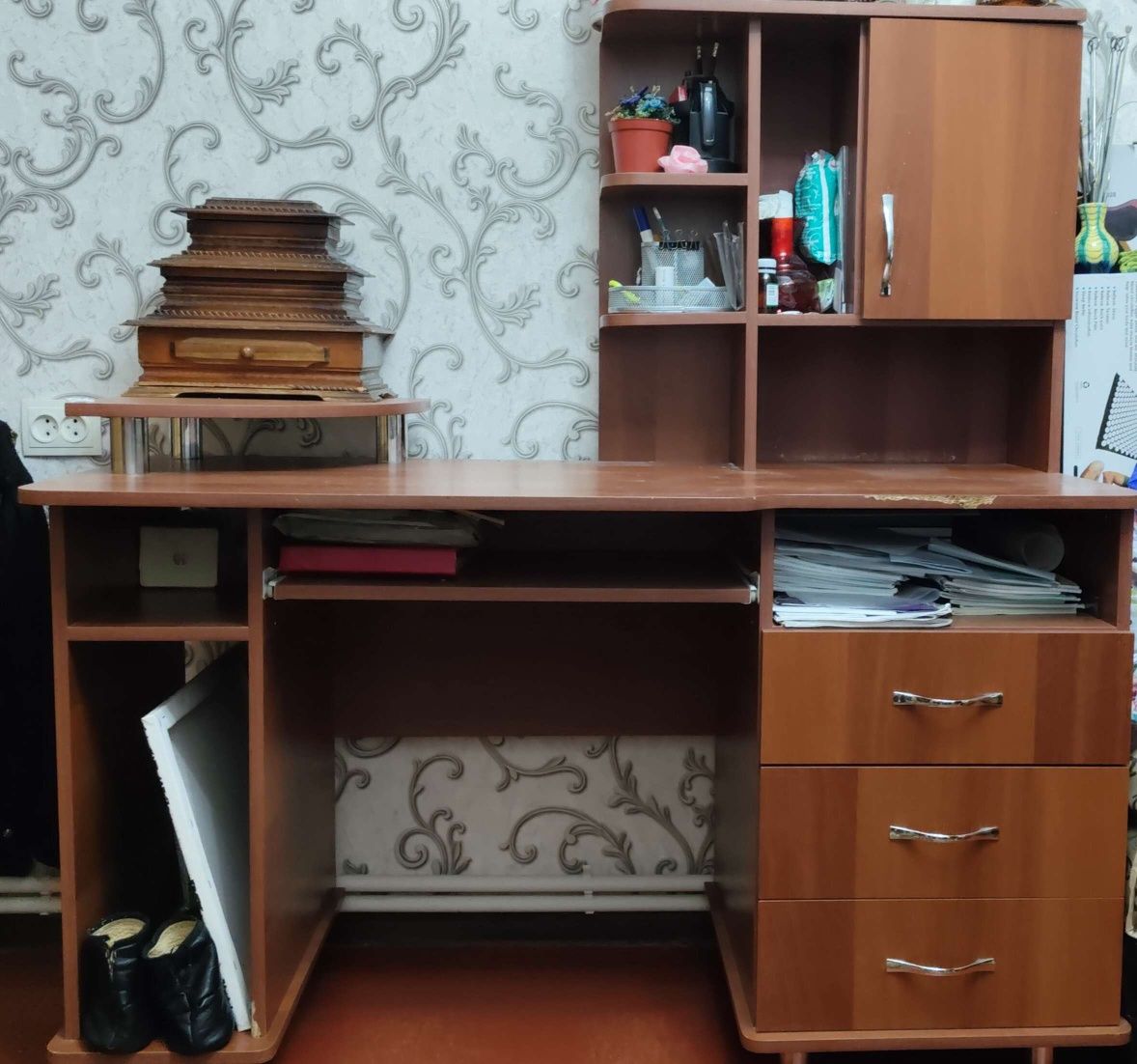 Срочно Продаётся письменный стол