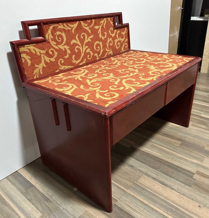 2 buc Bancuta cu spatar si sezut tapitate; Dulapior cu 2 sertare