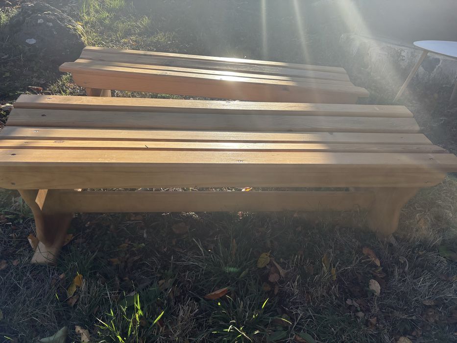 Две дървени пейки 150 см – масивно дърво, отлично състояние