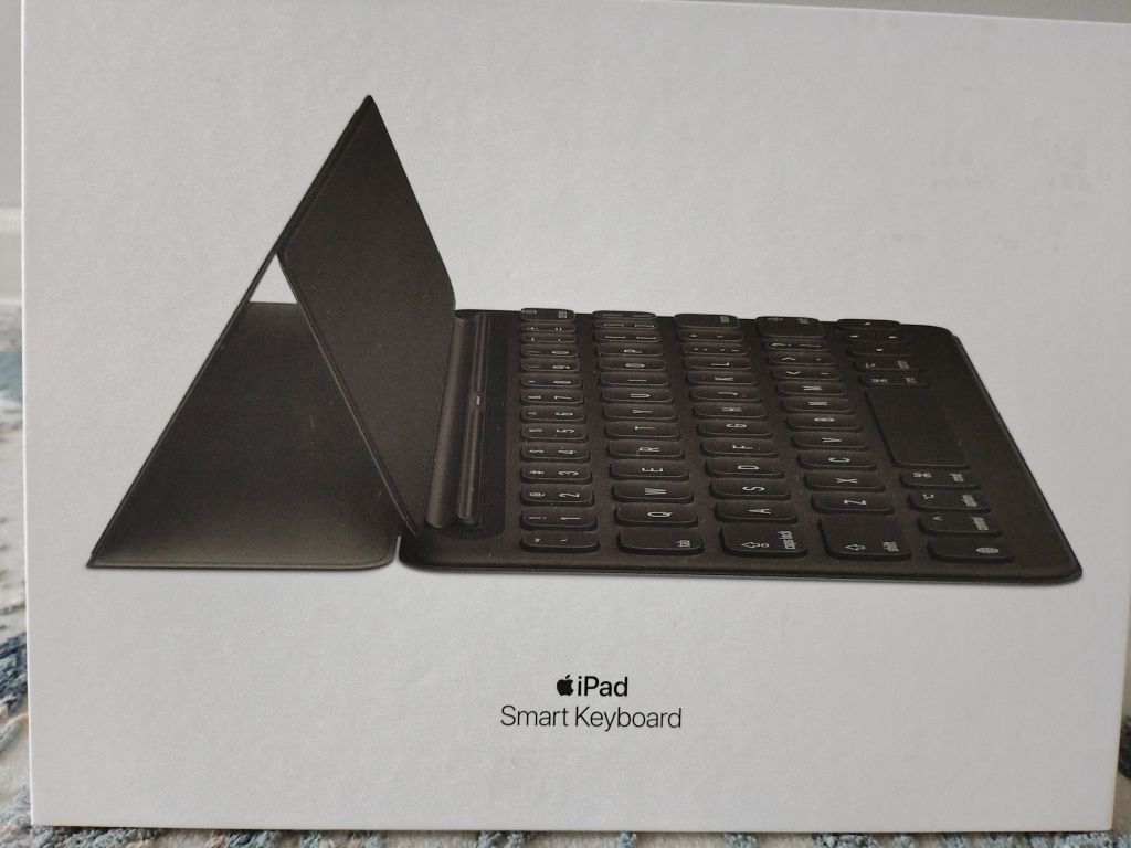 Продам клавиатуру на iPad (оригинал)