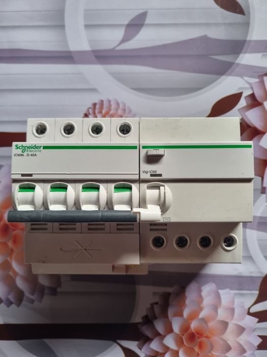 Intrerupatoare automate/siguranțe