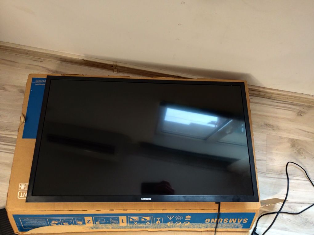 Нов! Samsung телевизор 32инча, HDTV N4000 Series 4 LED