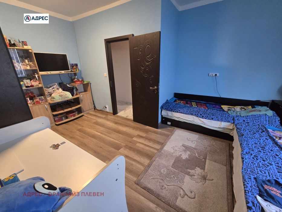 Продава се Тристаен апартамент в Плевен, Сторгозия - 78 кв.м за 1859 €/кв.м - Снимка #4
