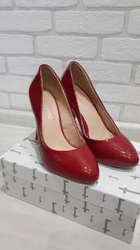 Женские туфли,красного цвета