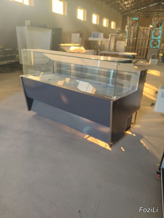 Vitrinali xaladilnik sotiladi 2metrlik ekonom motor