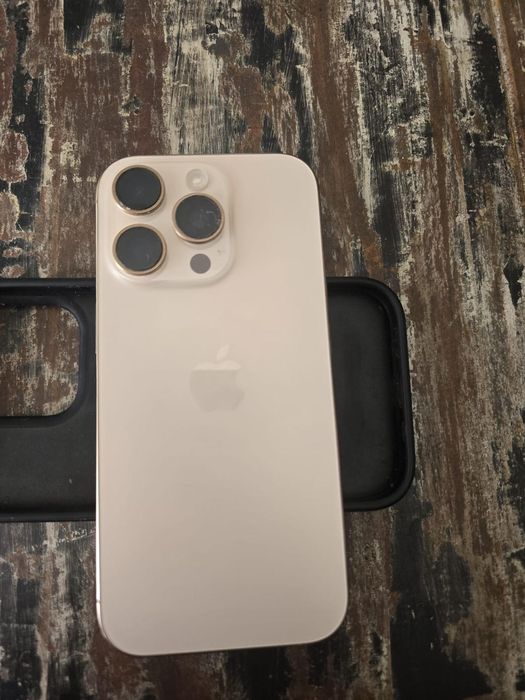 Продавам Iphone 16 pro