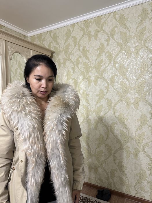 Продам верхнюю одежду женскую